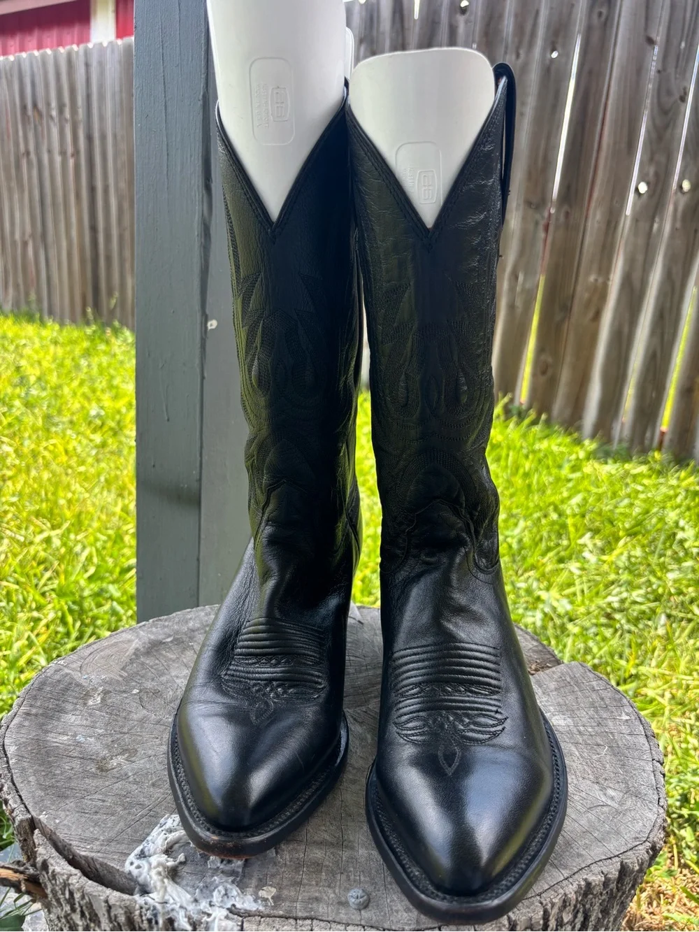Lucchese Black leather cowboy boots with embossed leaf design Sz 8 D western